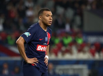 Kylian Mbappé, en conflicto con PSG por una deuda millonaria (REUTERS/Catherine Steenkeste)