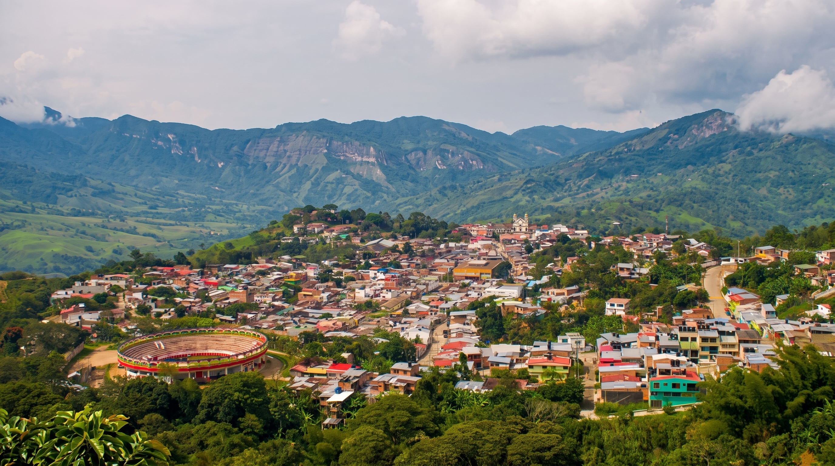El mirador La Vuelta del Ángel, en la vía hacia Cambao, permite ver la cordillera y, cuando el cielo lo permite, los nevados del Tolima, Ruiz y Santa Isabel - crédito Gobernación de Cundinamarca (Imagen Ilustrativa Infobae)