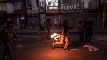 A demonstratos throws a molotov