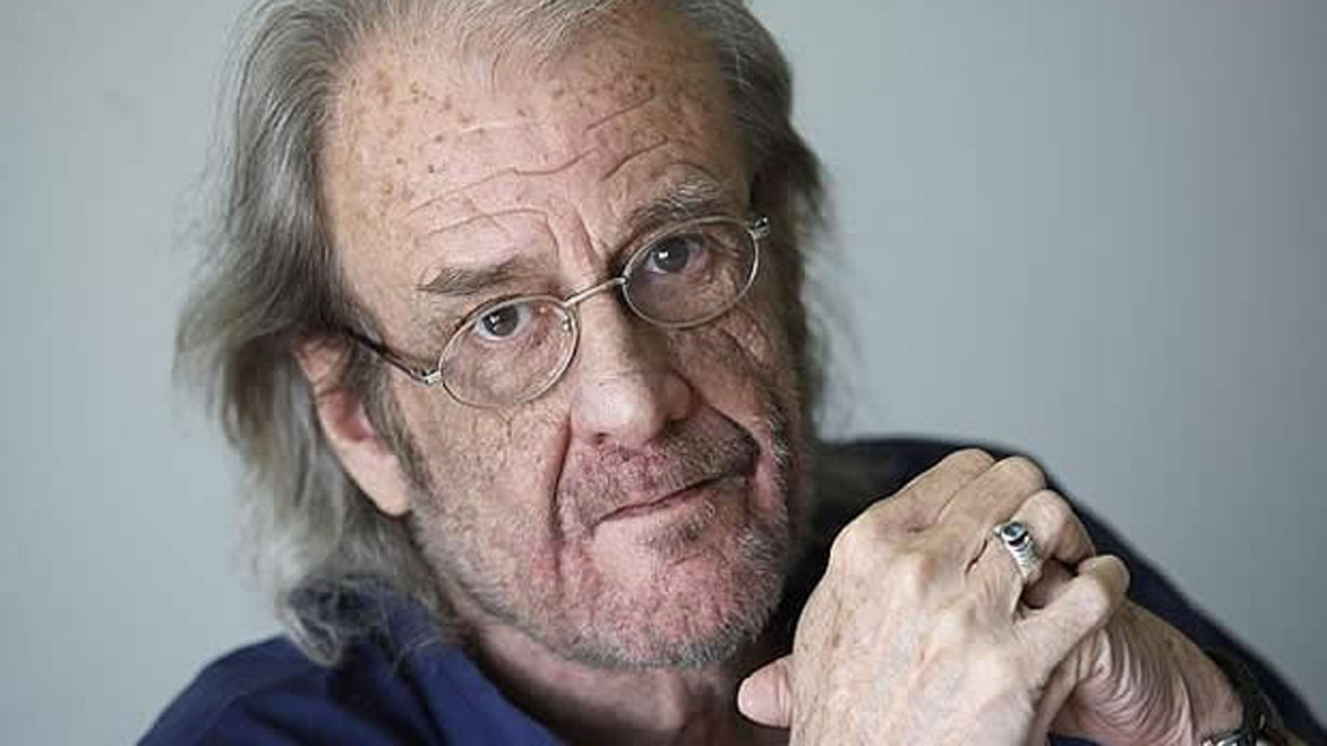 Luis Eduardo Aute (1943–2020) fue uno de los artistas más completos, polifacéticos y fundamentales de la cultura española contemporánea