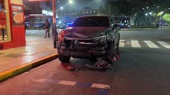 Frenético raid en Palermo: impactó a una camioneta, hirió a dos personas, huyó y chocó de vuelta en Plaza Italia