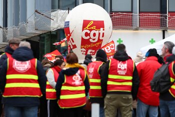 Members of the CGT labour