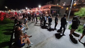 Los jóvenes permanecieron en las