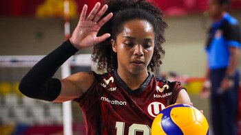 Jugadora de Universitario y su