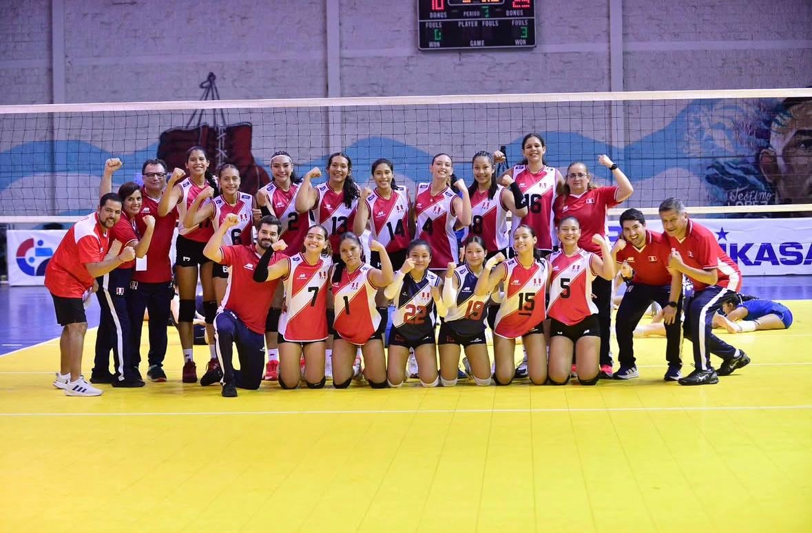 Perú celebró su clasificación a semifinales de la Copa Panamericana de vóley Sub 17 2026. (FPV)