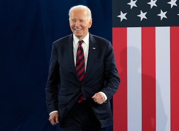 El título “Promise Me, America” remite a libros anteriores de Joe Biden como “Promise Me, Dad” y “Promises to Keep” (AP foto/Stephanie Scarbrough).