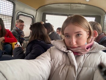 Una de las detenidas subió