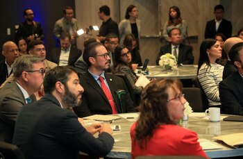 Autoridades y expertos, reunidos en el encuentro "Futuro de los fondos de pensiones: perspectivas económicas, estrategias de inversión sostenible e Inteligencia artificial para la supervisión". (MEF)