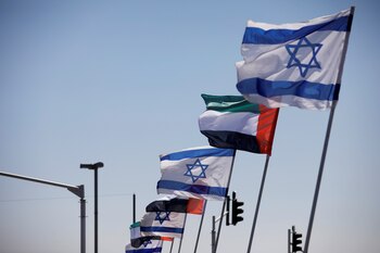 Banderas de Emiratos e Israel