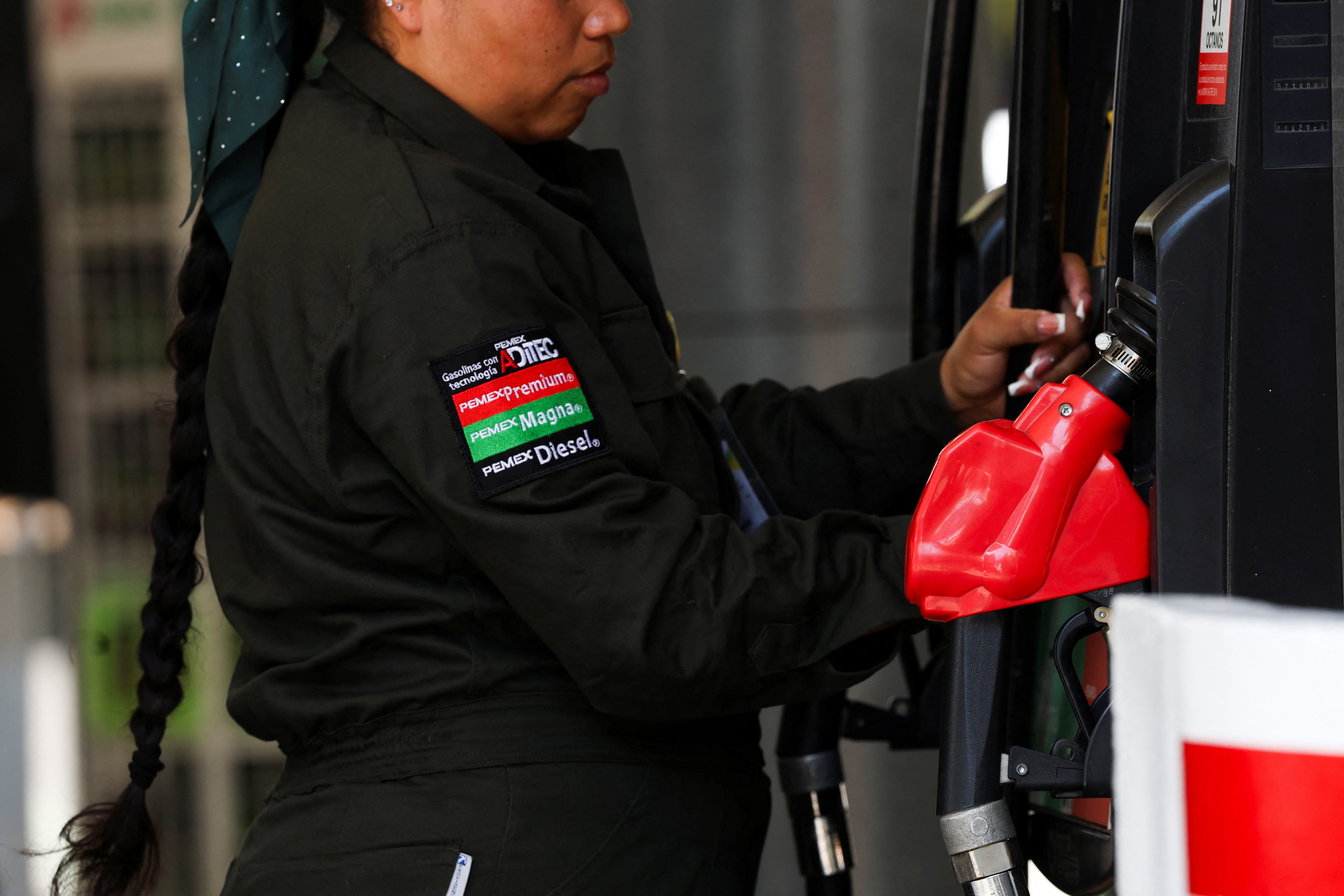 Un encuentro en la sede del Ejecutivo integró a empresarios gasolineros, líderes comerciales y productores de alimentos, con el propósito de contener impactos económicos derivados de posibles aumentos en los precios de los energéticos. REUTERS/Raquel Cunha