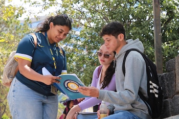 Los aspirantes deben presentar documento de identidad, historial académico, constancia de matrícula, título educativo y constancia de cuenta bancaria.