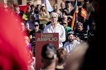 25/10/2026 La candidata de Frente Amplio, Ada Colau, durante un acto público en el marco de la precampaña de las elecciones generales del próximo 29 de noviembre, en el parque Cuartel Huertas, a 25 de octubre de 2026, en Móstoles, Madrid (España).
POLITICA
A. Pérez Meca - Europa Press