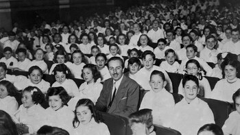 La muestra incluye cien fotografías,