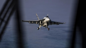 Aumentan a seis los militares