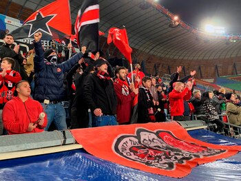 Seguidores del Hapoel Katamon apoyan