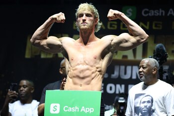 Floyd Mayweather v Logan Paul