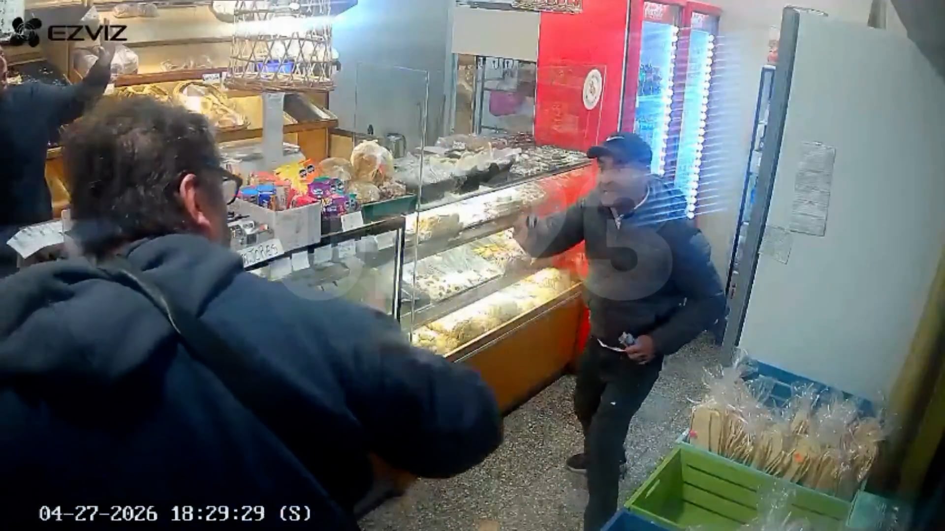 El asaltante se dio a la fuga y es buscado por la Policía.