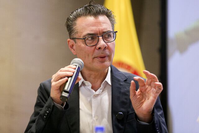 Alejandro Gaviria habría renunciado a ser candidato al Senado por el Nuevo Liberalismo, tras ser descartado como cabeza de la lista