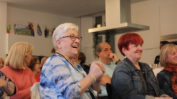 “El tiempo de quien se jubila no vale menos”: la red social que desafía el aislamiento de los silvers