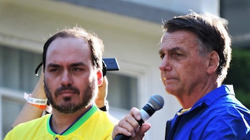El Supremo de Brasil emite una orden de arresto contra Eduardo Bolsonaro, condenado por coacción a la justicia