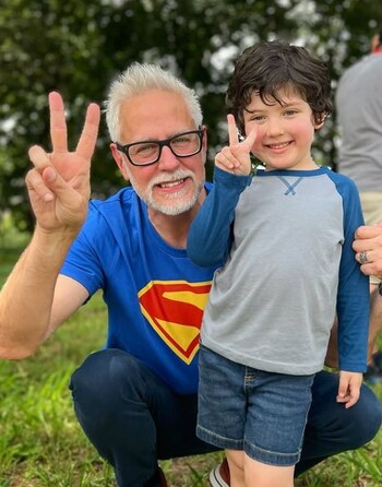 Niño de raíces colombianas debuta