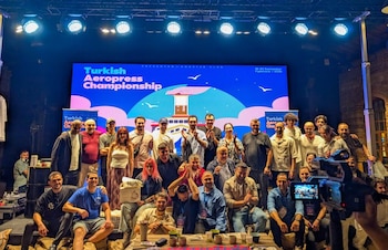 La feria Bean to Bar x Bean to Cup ofreció degustaciones y pruebas de barismo con apoyo de la representación diplomática, en un espacio reconocido de promoción local para los productos nacionales (Foto cortesía Cancillería de El Salvador)