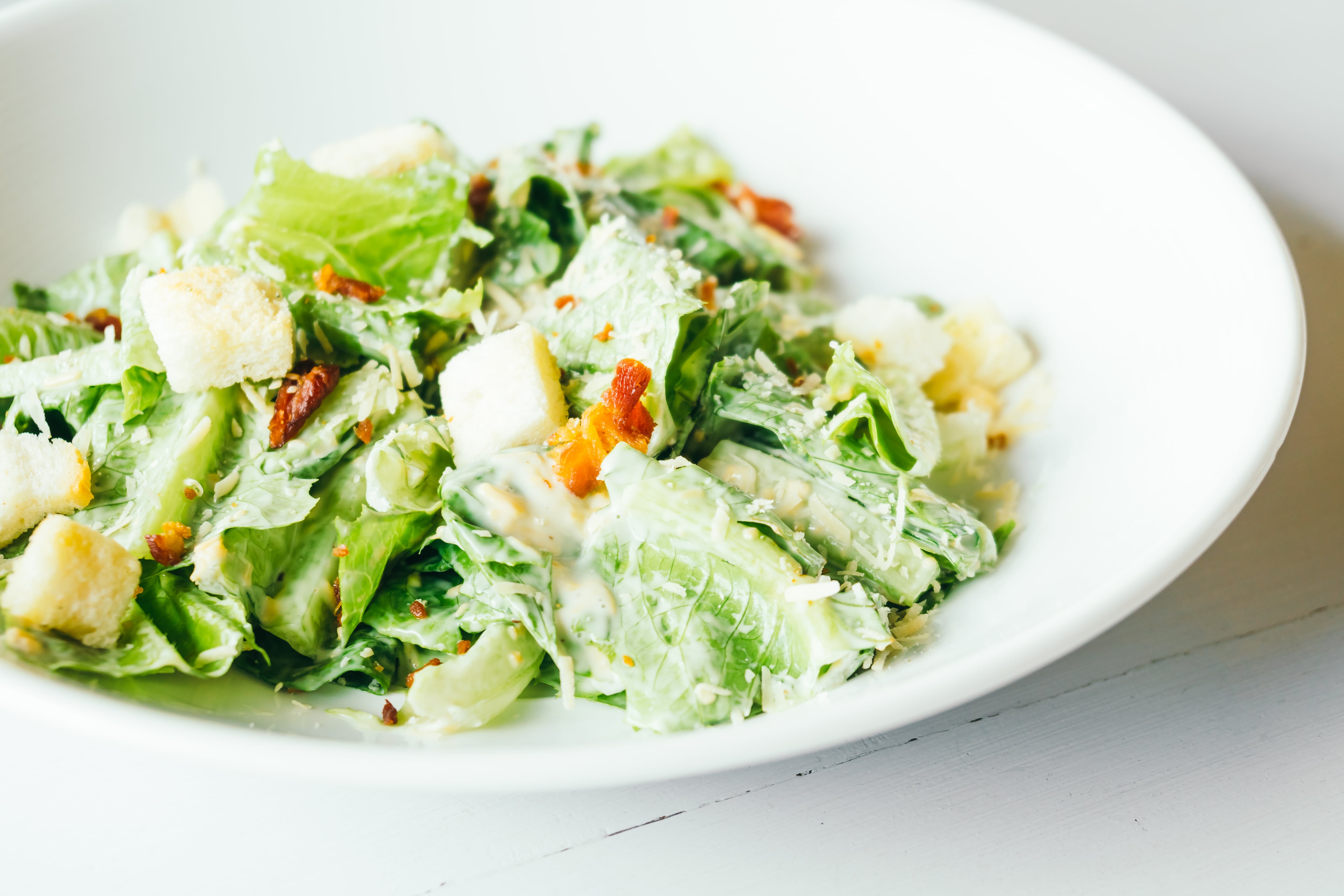 Receta de salsa césar para ensaladas (Magnific)