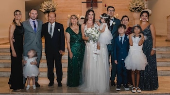Verónica Linares se casó con Alfredo Rivero en compañía de sus dos hijos, Fabio y Antonia. Facebook/Verónica Linares.