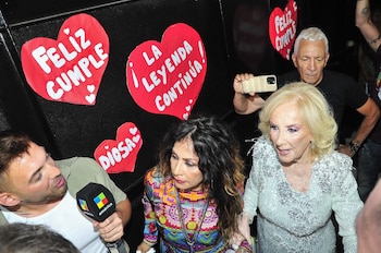 Mirtha Leghand junto a su