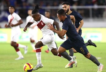 Yordy Reyna en un ataque