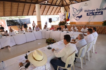 En la reunión participaron Armando Benedetti, entonces ministro del Interior; Angie Rodríguez, directora del Dapre; Víctor de Currea Lugo, asesor de la Presidencia; y Jorge Lemus, director de la Dirección Nacional de Inteligencia (DNI) - crédito Ministerio del Interior