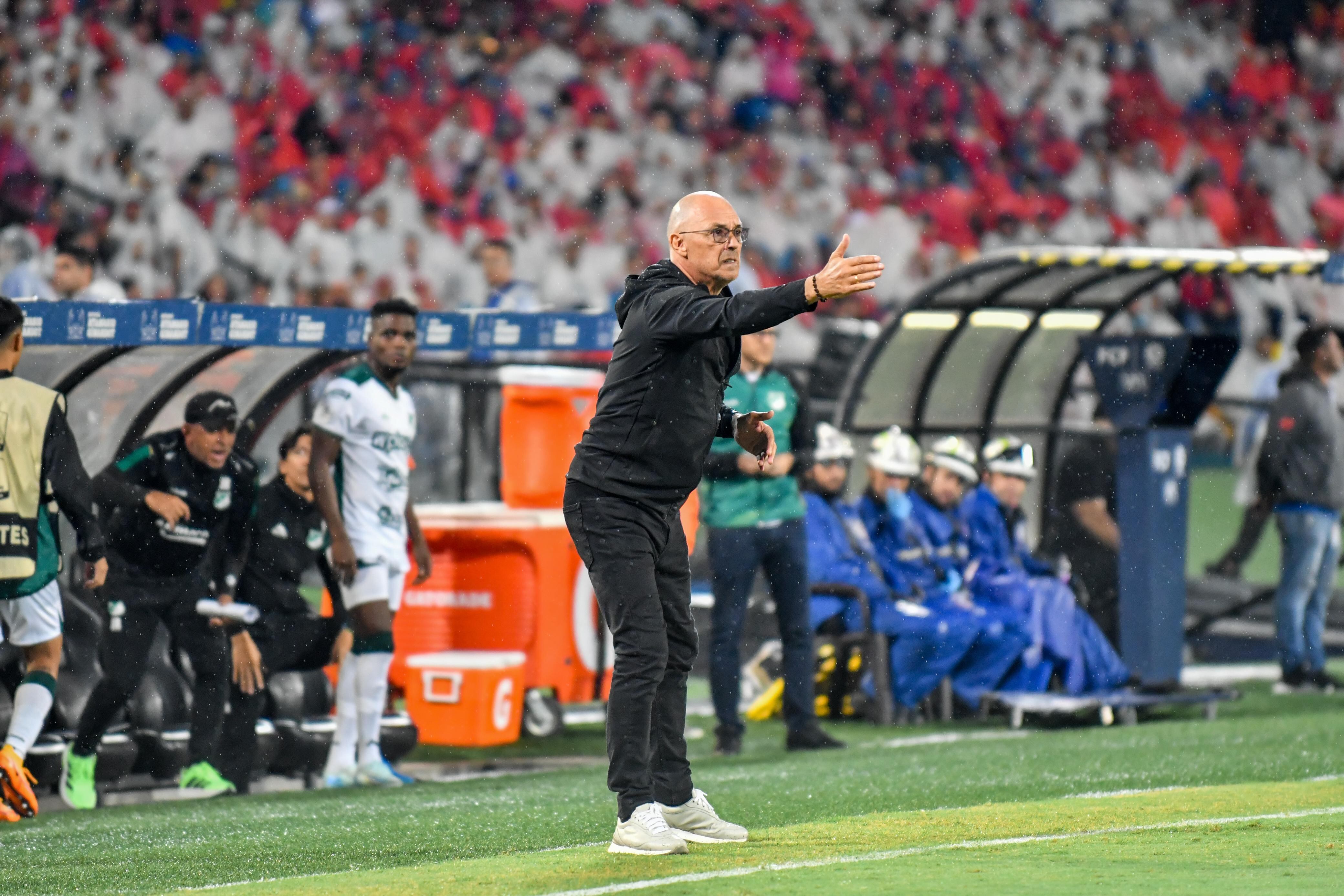 Alfredo Arias se fue del Deportivo Cali por los malos resultados en el primer semestre de 2025 - crédito Colprensa