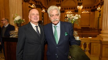 Jorge Telerman junto al escritor