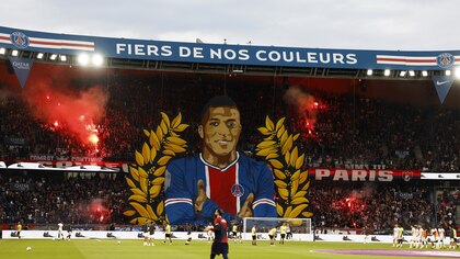 Controvertida despedida a Mbappé en el PSG: la reprobación que también sufrió Messi, el homenaje de los ultras y su gesto en el gol