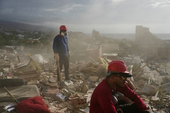Rescatistas en medio de la destrucción tras los sismos en La Guaira, Venezuela, el 6 de julio del 2026
(AP foto/Ariana Cubillos)