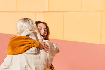 Los abrazos permiten liberar oxitocina