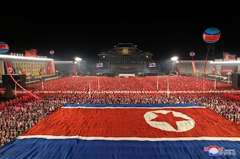 Una bandera nacional gigante de