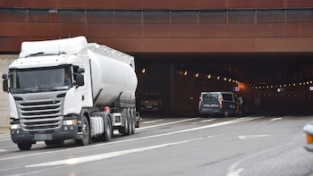 Un conductor sufre un desprendimiento de retina al volante, pero la mutua se niega a reconocerlo como accidente laboral: la justicia da un giro al caso