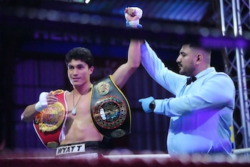 Wyatt Trujillo, boxeador guatemalteco, entrena en un gimnasio acondicionado en el garaje de su casa en Mixco con la meta de llegar a ser campeón mundial de peso supermediano.