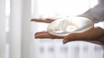 Sanidad detecta 111 casos de cáncer relacionados con ponerse pecho
