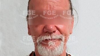 Detuvieron en Quintana Roo a hombre extranjero que falsificó certificados de vacunación contra COVID-19