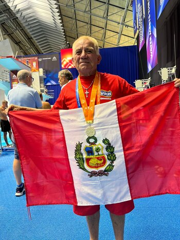 Jorge Zegarra celebrando con la