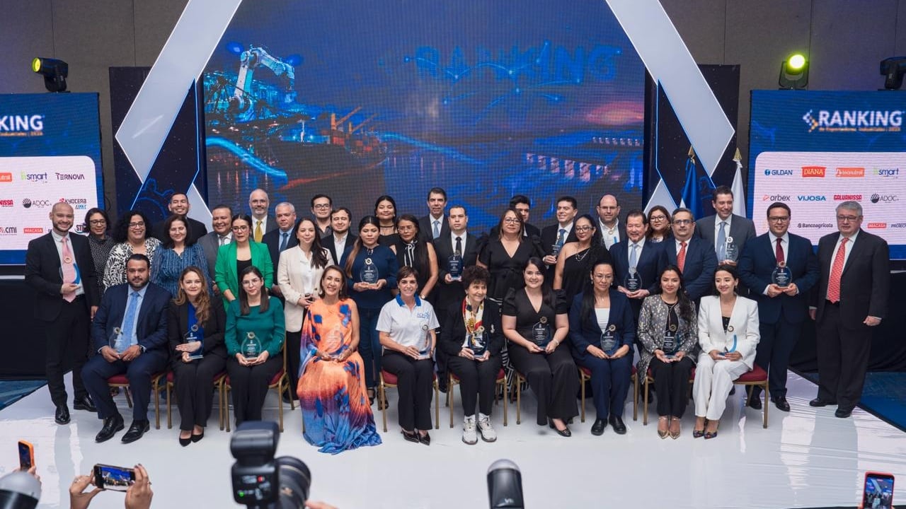 Empresarios exportadores de El Salvador recibieron reconocimiento por su desempeño en 2026 (Foto cortesía ASI)