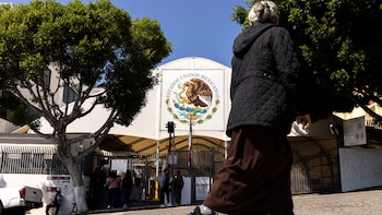 EE. UU. revisará los consulados mexicanos tras reportes de la derecha