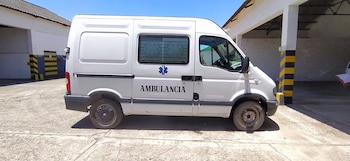 Ambulancia marca Renault, modelo Master DCI 120 tipo furgón