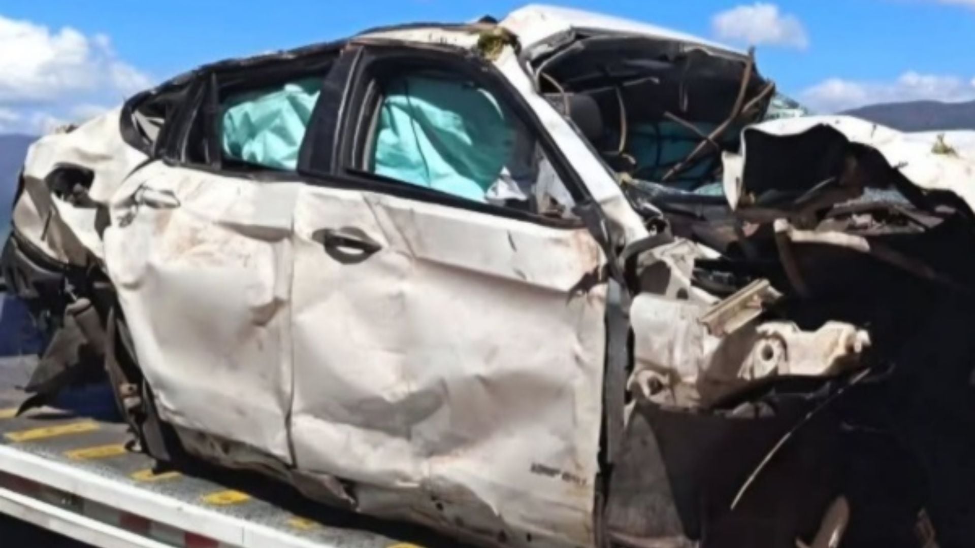 Camioneta cayó a un abismo cerca del cañón del río Sogamoso en Santander tras un descuido en el freno de mano