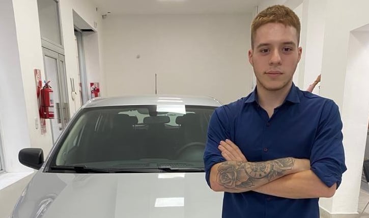 El chico de 20 años recibió un disparo en la cabeza y el momento quedó grabado