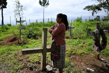 En Guatemala entierran a 68 víctimas del conflicto armado después de 44 años