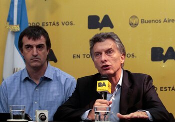 Esteban Bullrich junto a Mauricio