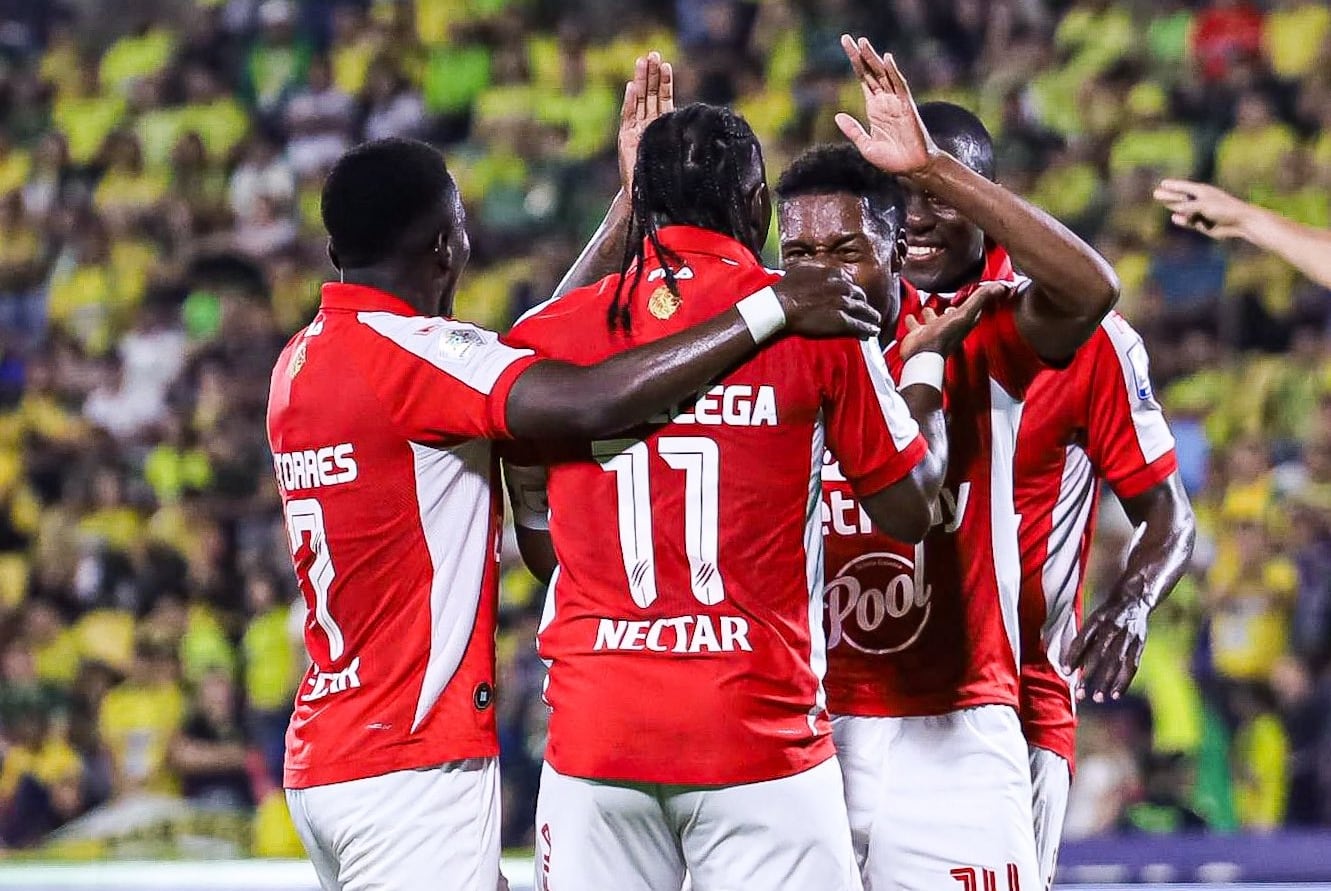 El cuadro Cardenal revivió sus aspiraciones de entrar al grupo de los 8 tras vencer al equipo santandereano-crédito @SantaFe/X